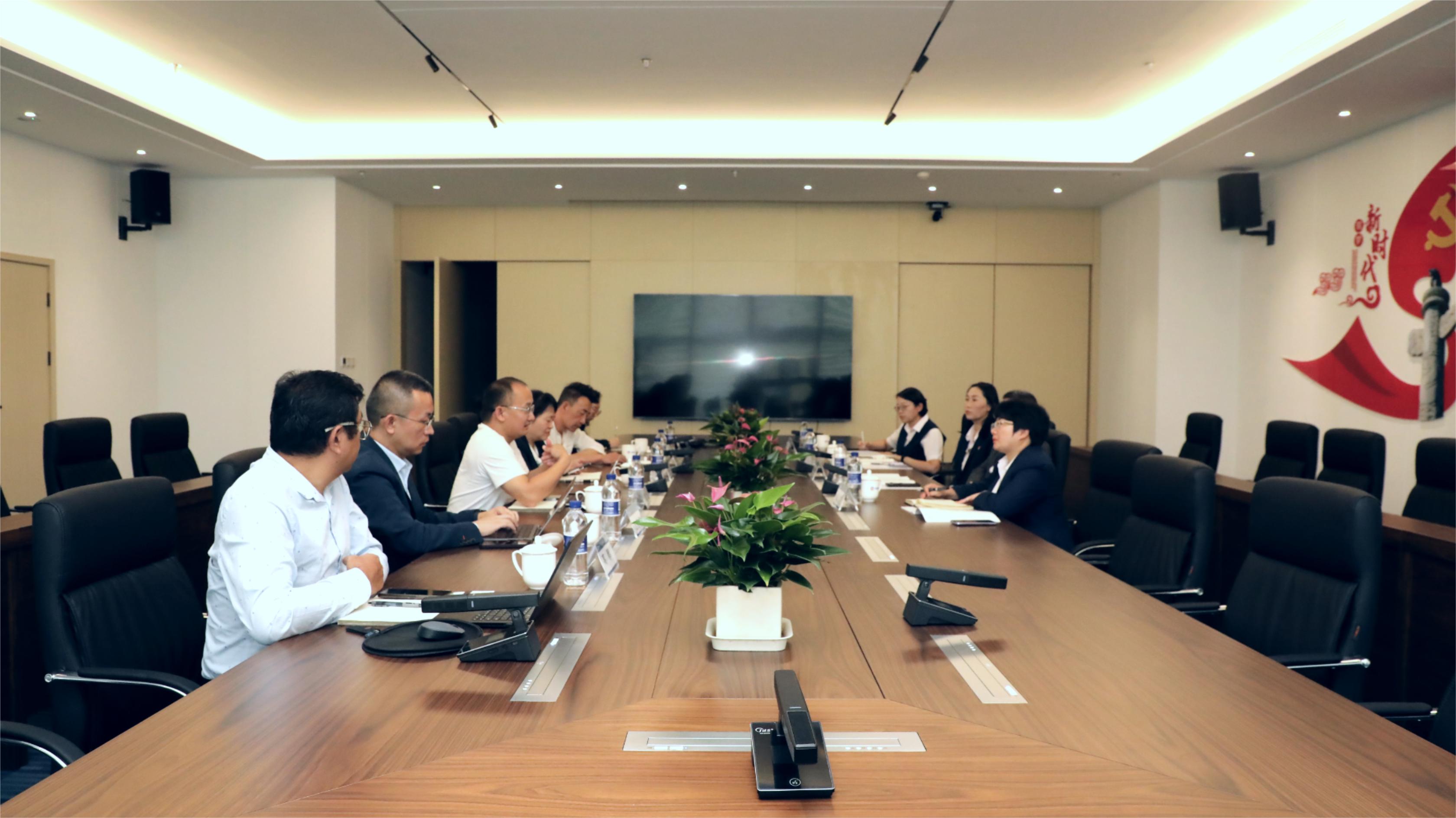 光大銀行昆明分行黨委委員、副行長萬小亮一行蒞臨瑞和錦程并開展銀企交流會